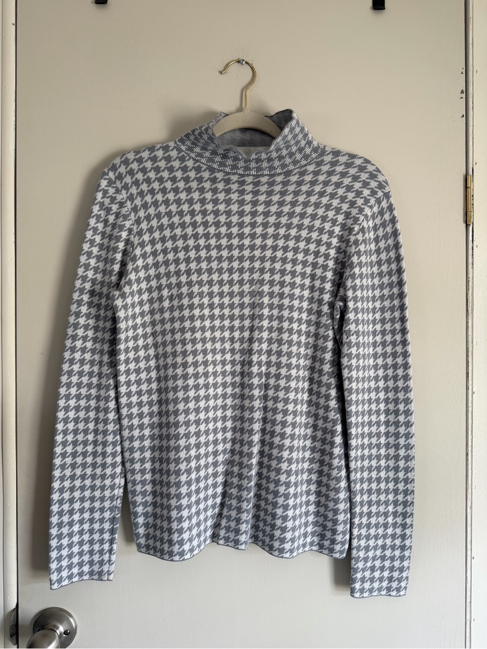 Ann Taylor Light Gray Knit Sweater